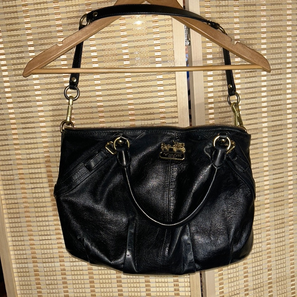 COACH ALL BLACK LEATHER HANDBAG/gently used/ top handles/shoulder strap